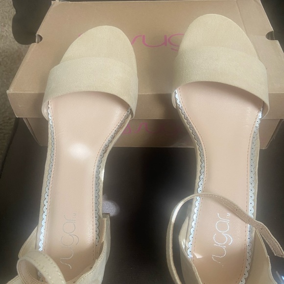 Nude color  block heel Sandals size 91/2 M  never worn. - Picture 2 of 5